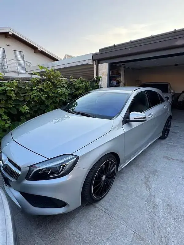 Usata Mercedes A200 Premium 136 CV (100 kW) 2017 Grigio Utilitaria