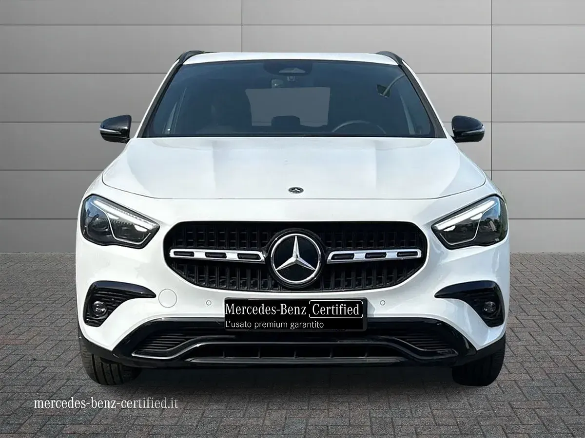 Käytetty Mercedes GLA250 Advanced Plus 163 HP (119 kW) 2024 Harmaa Katumaasturi