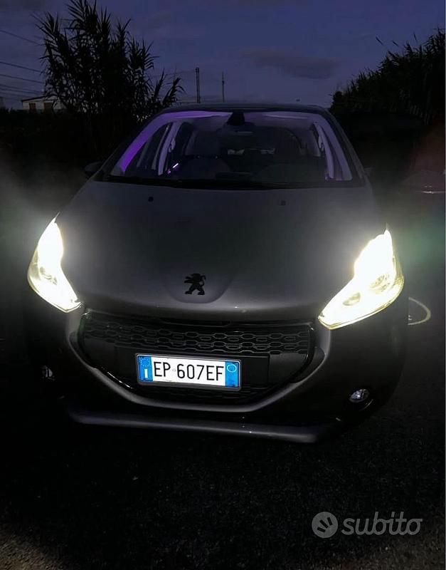 Usata Peugeot 208 82 CV (60 kW) 2014 Grigio Utilitaria