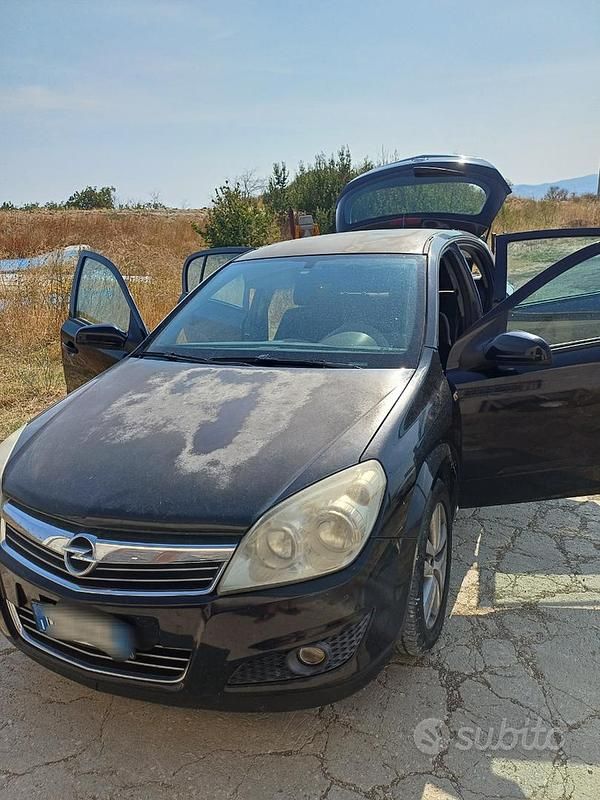 Usata Opel Astra 90 CV (66 kW) 2007 Nero Berlina