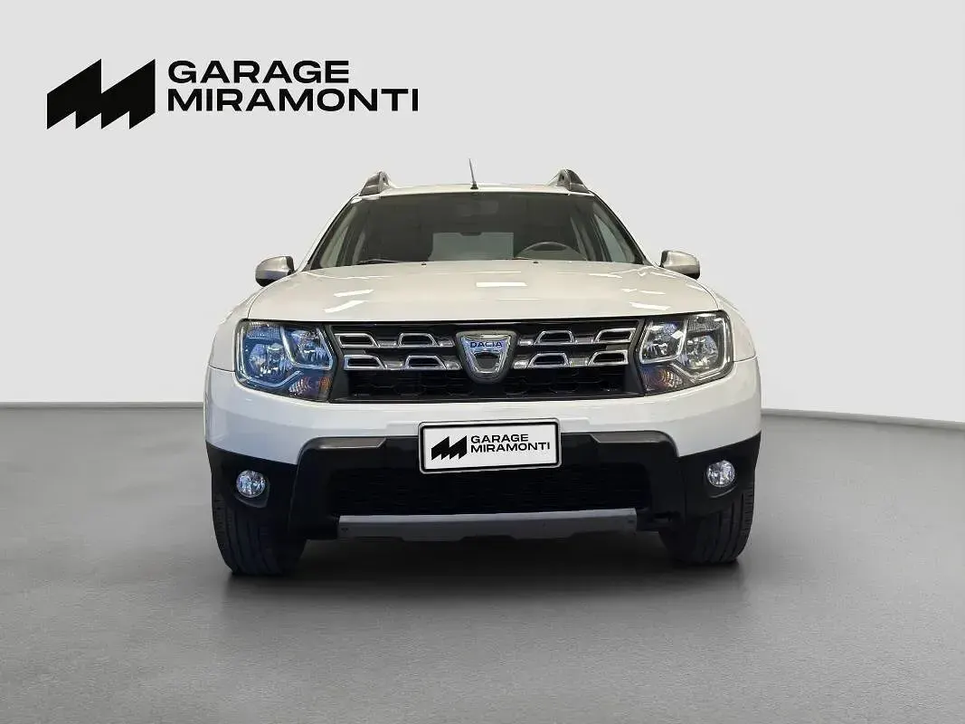 Usata Dacia Duster Lauréate 105 CV (77 kW) 2015 Bianco SUV