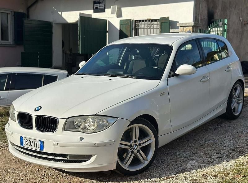 Bianco Usata 2008 BMW 120 M Sport Due volumi | 5490 € (Buon prezzo) - Immagine 1/4