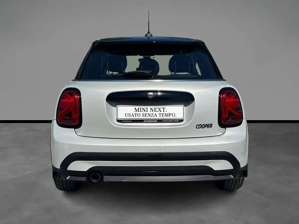 Usata Mini Cooper 136 CV (100 kW) 2022 White silver metallizzato Utilitaria
