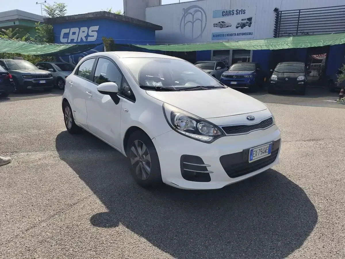 Usata Kia Rio 86 CV (63 kW) 2015 Bianco Berlina