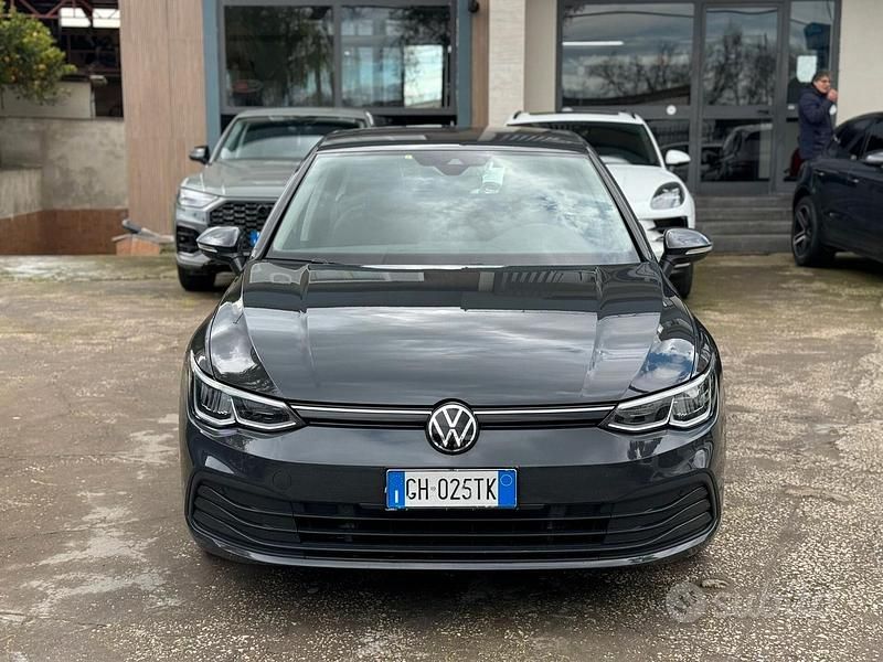Usata VW Golf VIII Life 116 CV (85 kW) 2022 Grigio Berlina