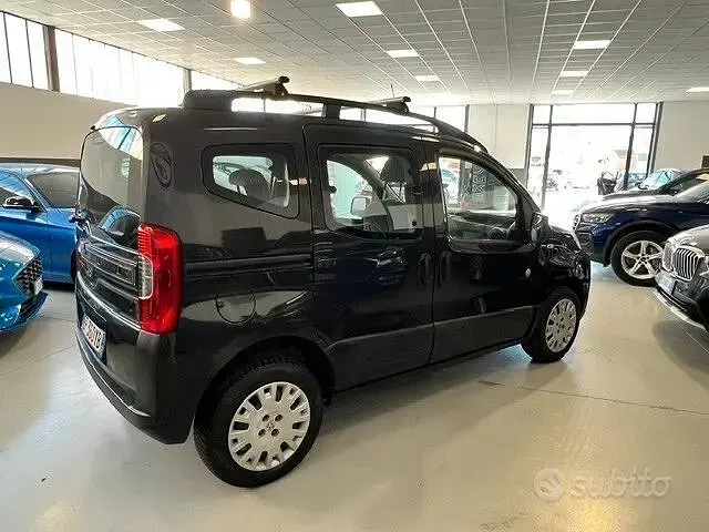 Usata Peugeot Bipper Outdoor 75 CV (55 kW) 2011 Nero Monovolume