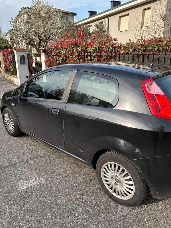Usata Fiat Grande Punto 90 CV (66 kW) 2009 Nero Utilitaria