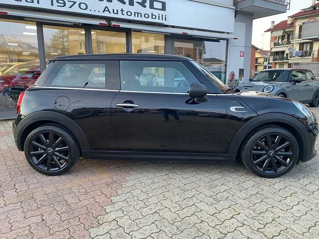 Usata Mini ONE 102 CV (75 kW) 2018 Nero Utilitaria