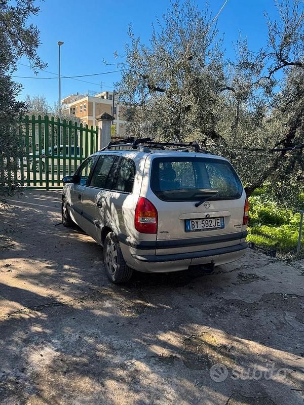 Usata Opel Zafira 2002 Grigio Monovolume