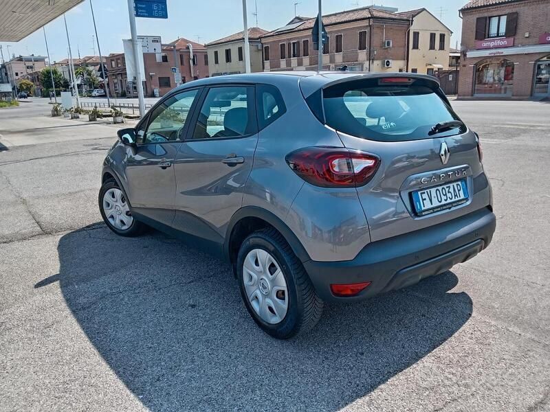 Usata Renault Captur 90 CV (66 kW) 2019 Grigio SUV