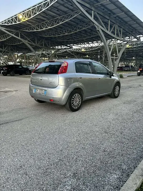 Usata Fiat Grande Punto Dynamic 77 CV (56 kW) 2010 Utilitaria