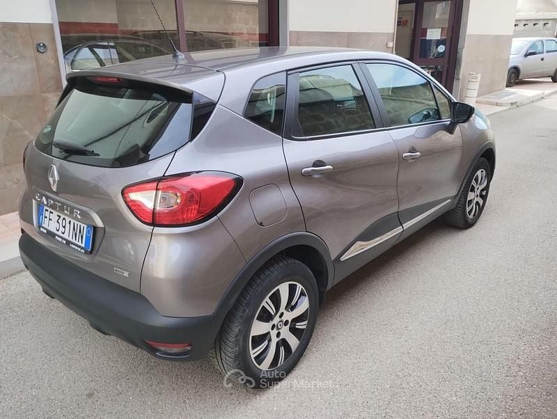 Usata Renault Captur Intens 90 CV (66 kW) 2016 Grigio SUV