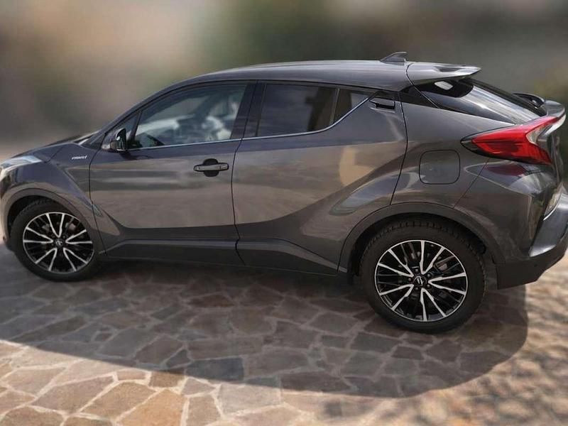 Usata Toyota C-HR Lounge 98 CV (72 kW) 2017 Grigio SUV