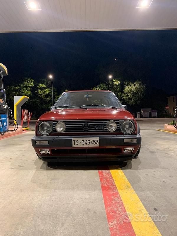 Begagnad VW Golf II 1986 Röd Halvkombi
