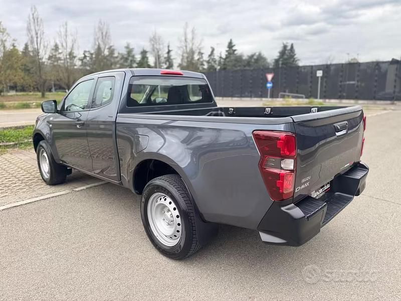 Usata Isuzu D-Max 163 CV (119 kW) 2025 Grigio Pick-up