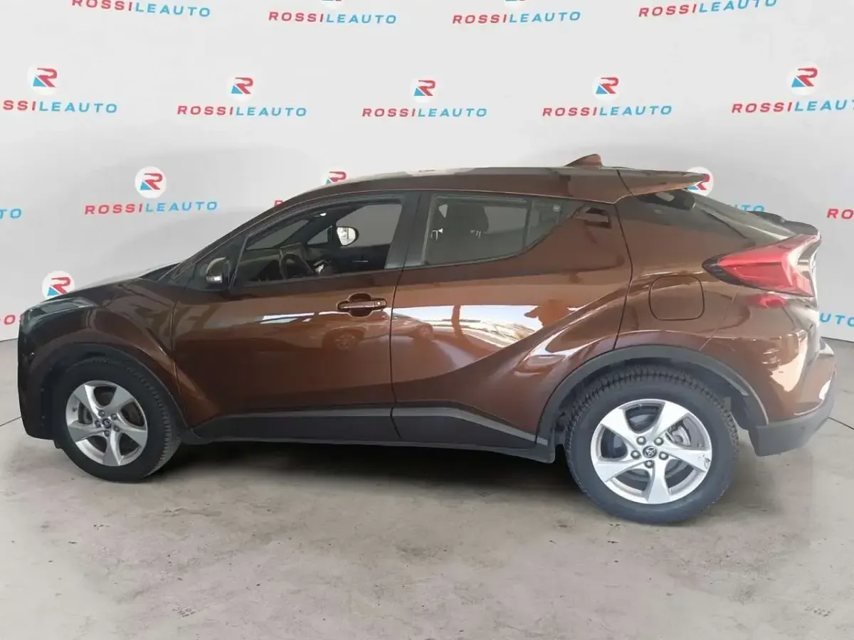 Usata Toyota C-HR Active 122 CV (89 kW) 2018 Bronzo SUV