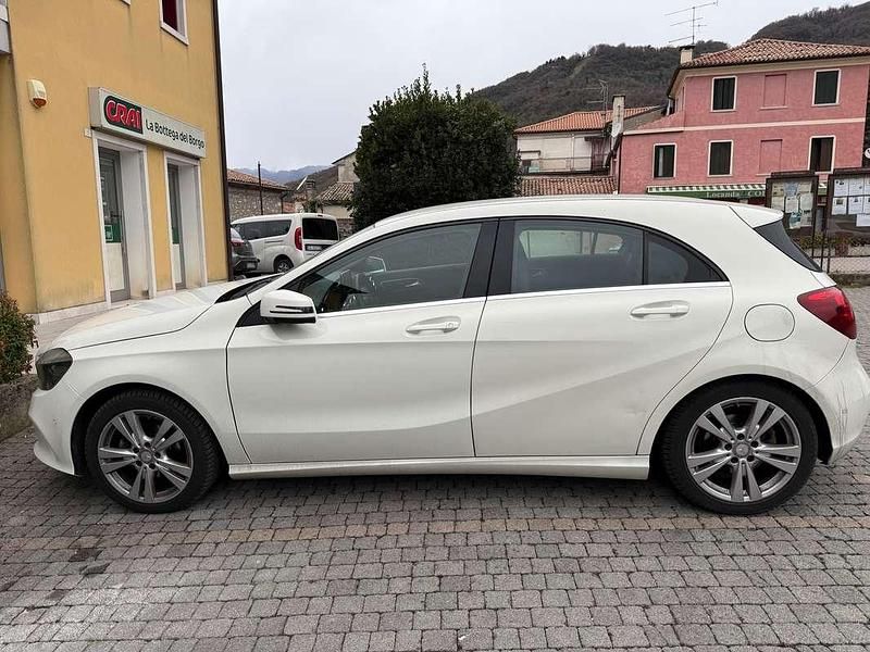 Usata Mercedes A180 109 CV (80 kW) 2017 Bianco Berlina