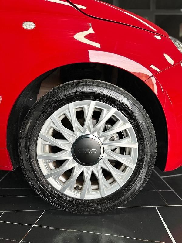Begagnad Fiat 500 Dolcevita 69 HK (50 kW) 2024 Röd Halvkombi