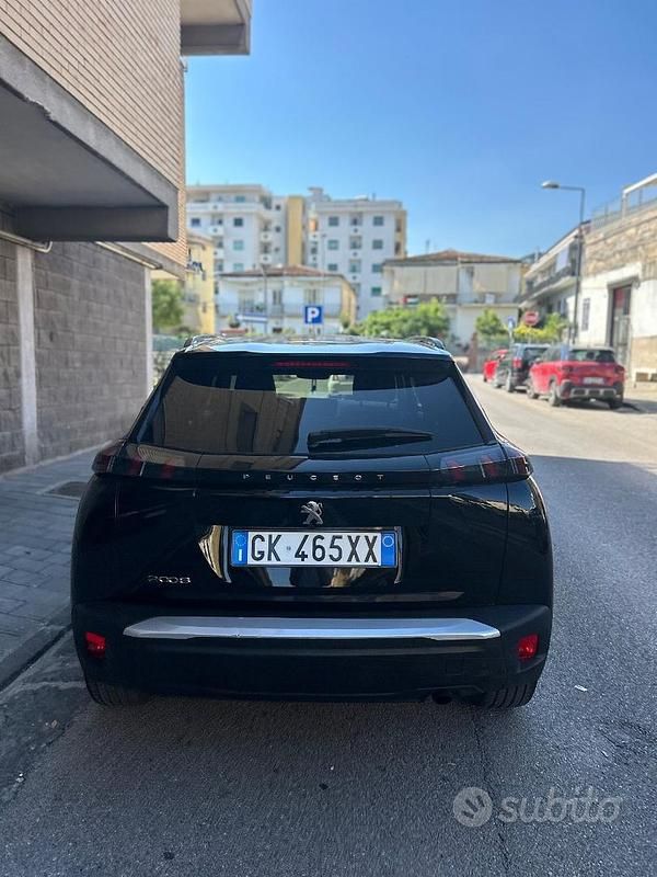 Usata Peugeot 2008 110 CV (80 kW) 2022 SUV