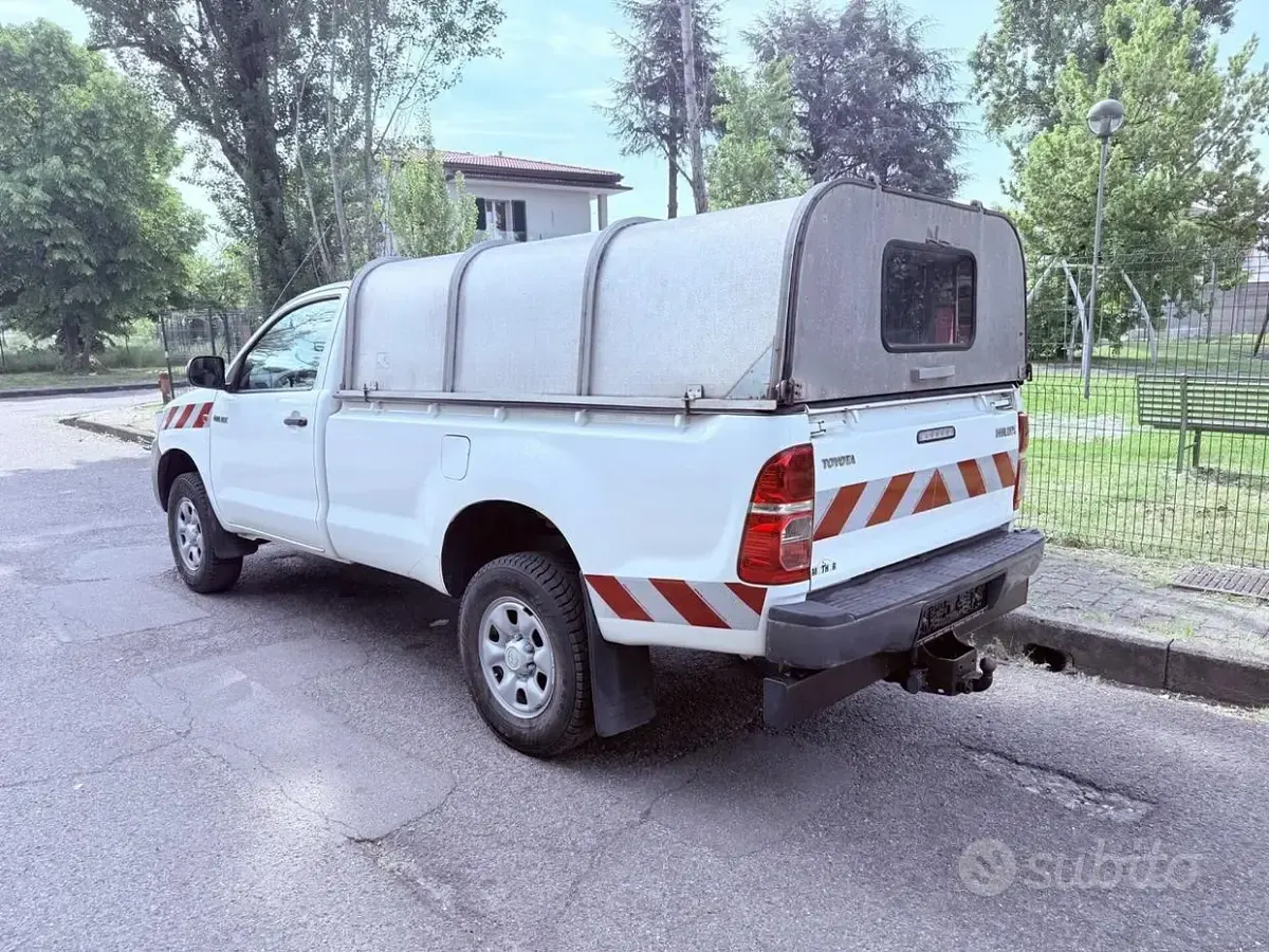 Usata Toyota HiLux 144 CV (105 kW) 2013 Bianco Pick-up