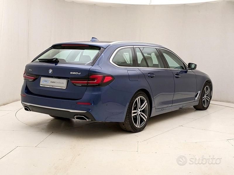 Usata BMW 520 Luxury Line 190 CV (139 kW) 2022 Blu Station wagon