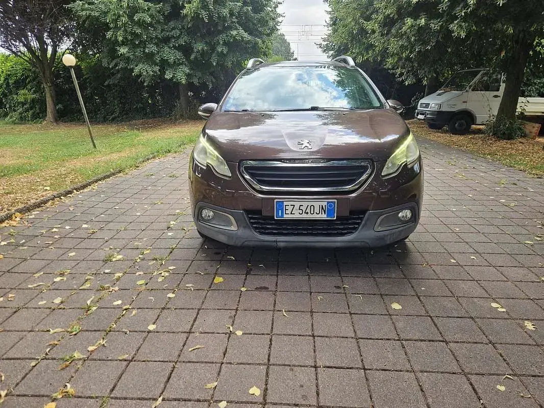Usata Peugeot 2008 Active 68 CV (50 kW) 2015 Marrone SUV