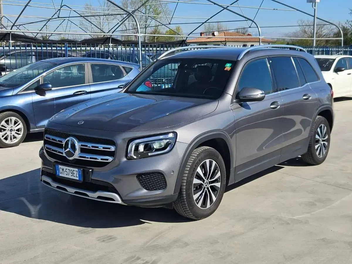 Usata Mercedes GLB200 Business 150 CV (110 kW) 2022 Grigio SUV