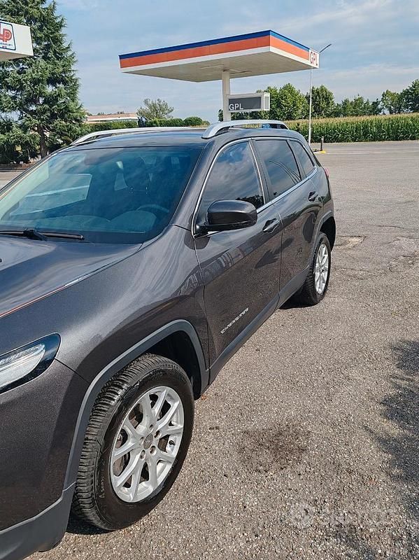 Usata Jeep Cherokee 185 CV (136 kW) 2016 Grigio SUV