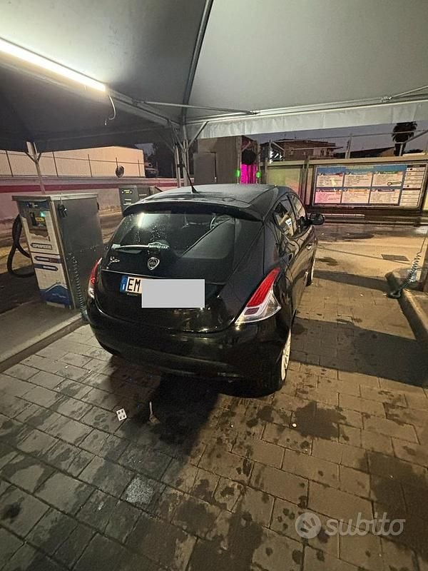 Usata Lancia Ypsilon S 69 CV (50 kW) 2012 Nero Utilitaria
