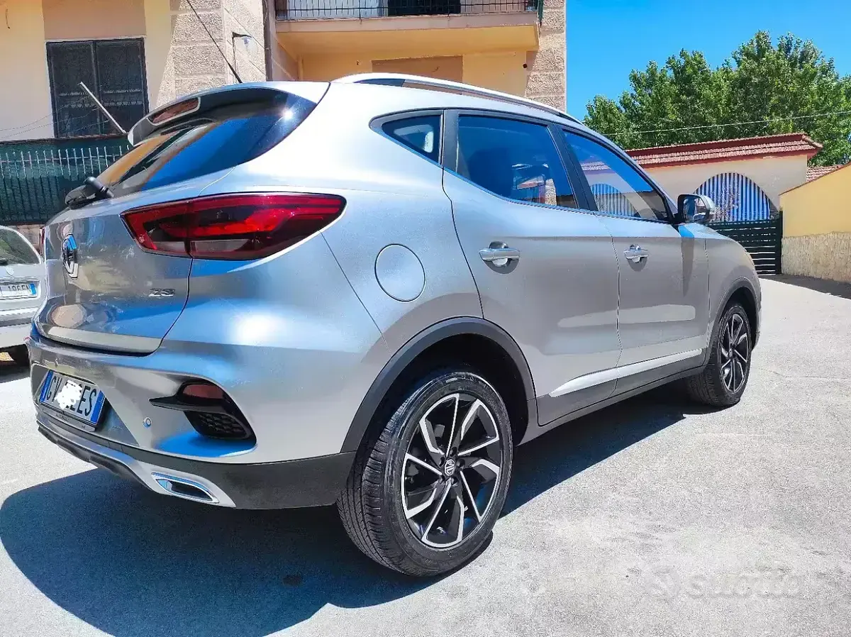 Usata MG ZS 106 CV (77 kW) 2024 Grigio SUV