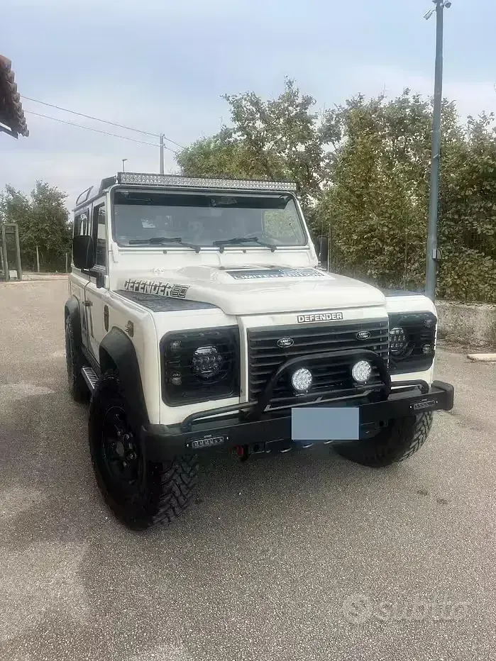 Usata Land Rover Defender 122 CV (89 kW) 2009 Bianco SUV