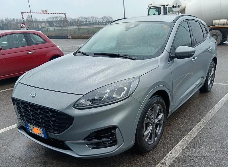 Usata Ford Kuga ST-Line 120 CV (88 kW) 2022 Grigio SUV