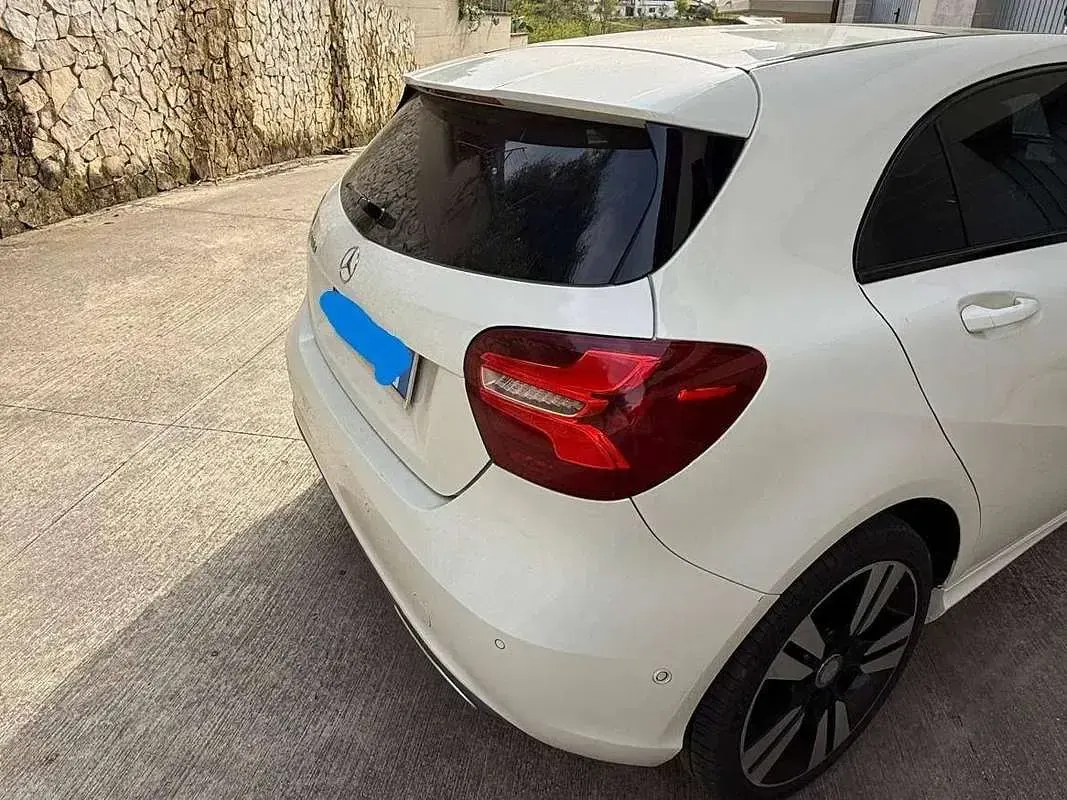 Usata Mercedes A180 109 CV (80 kW) 2017 Bianco Utilitaria