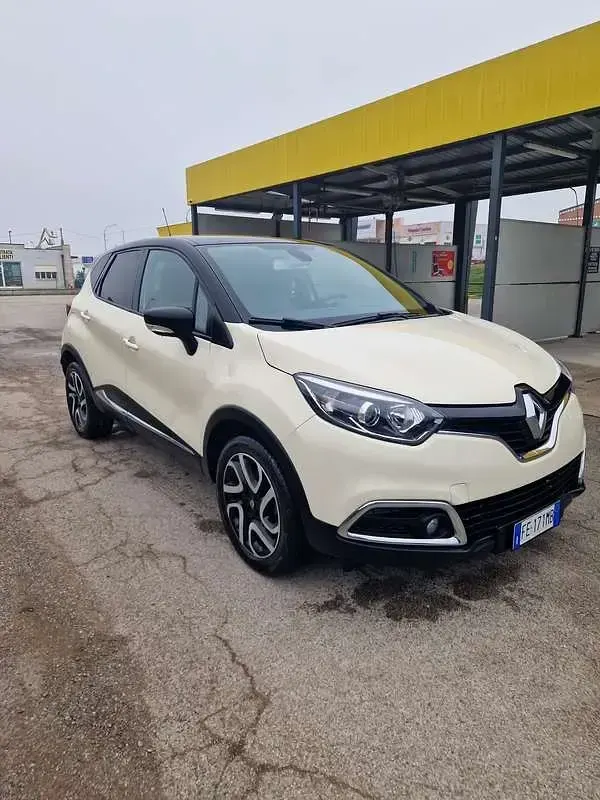 Usata Renault Captur 90 CV (66 kW) 2016 SUV