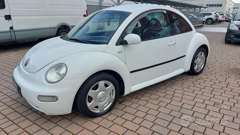 Usata VW New Beetle 90 CV (66 kW) 2001 Bianco Utilitaria