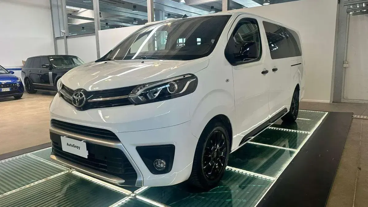 Usata Toyota Proace Verso Edition 177 CV (130 kW) 2022 Bianco Station wagon