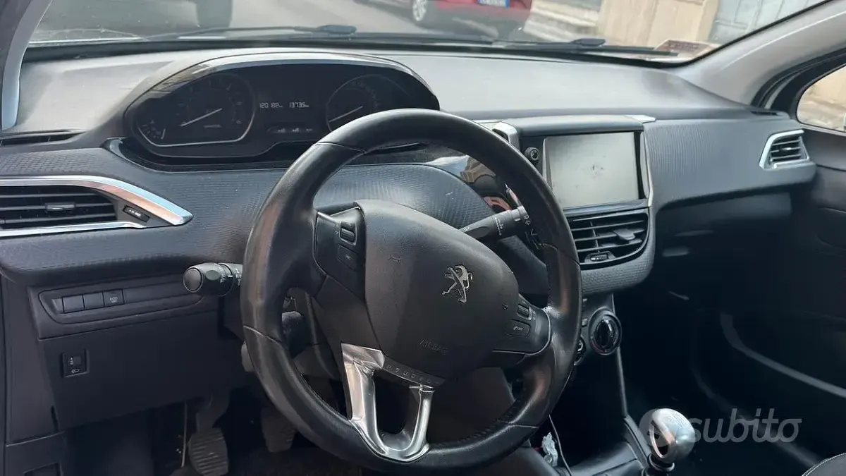 Usata Peugeot 208 Active 102 CV (75 kW) 2019 Bianco Utilitaria
