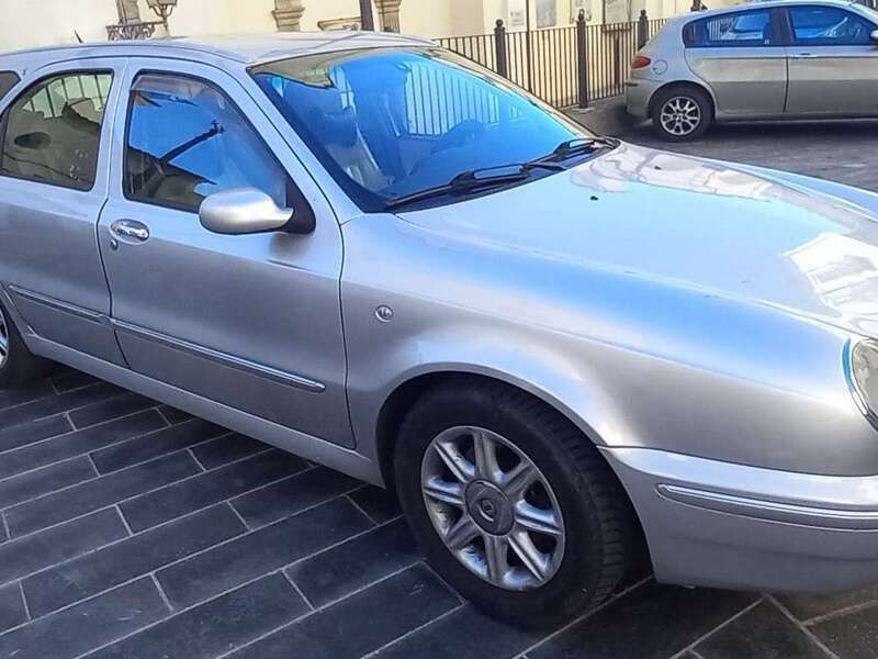Grigio Usata 2000 Lancia Lybra Station wagon | 2200 € (Cara) - Immagine 1/4