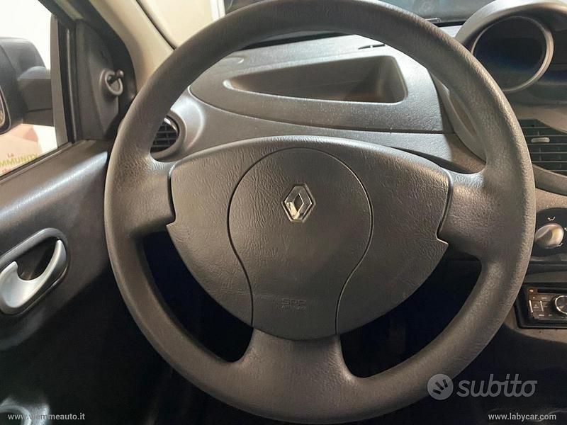 Usata Renault Twingo 75 CV (55 kW) 2011 Beige Utilitaria