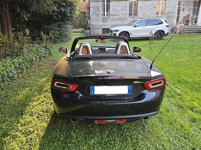 Usata Fiat 124 Spider Lusso 140 CV (102 kW) 2017 Nero Cabrio