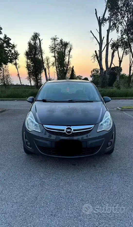 Usata Opel Corsa 95 CV (69 kW) 2011 Nero Utilitaria