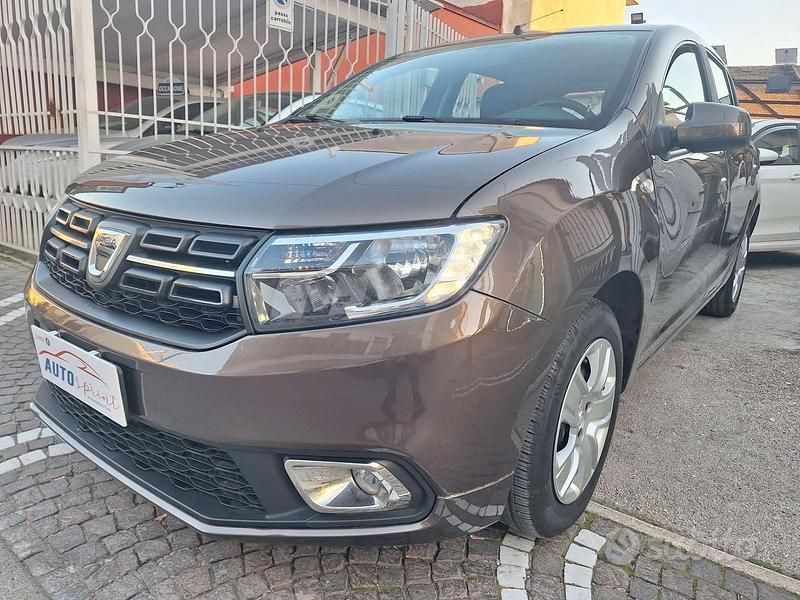 Usata Dacia Sandero Comfort 75 CV (55 kW) 2019 Marrone Berlina