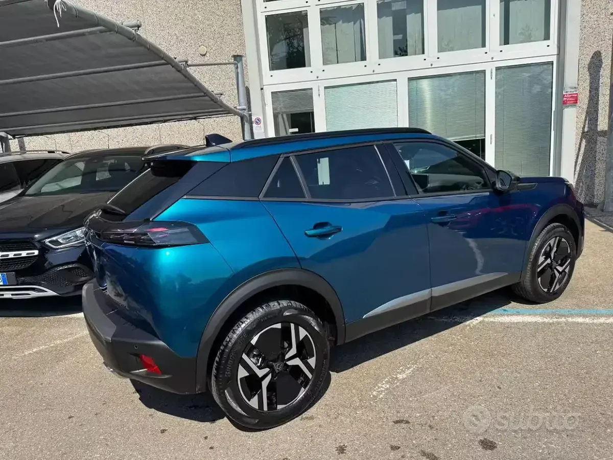 Usata Peugeot 2008 Allure 136 CV (100 kW) 2025 Blu metallizzato SUV