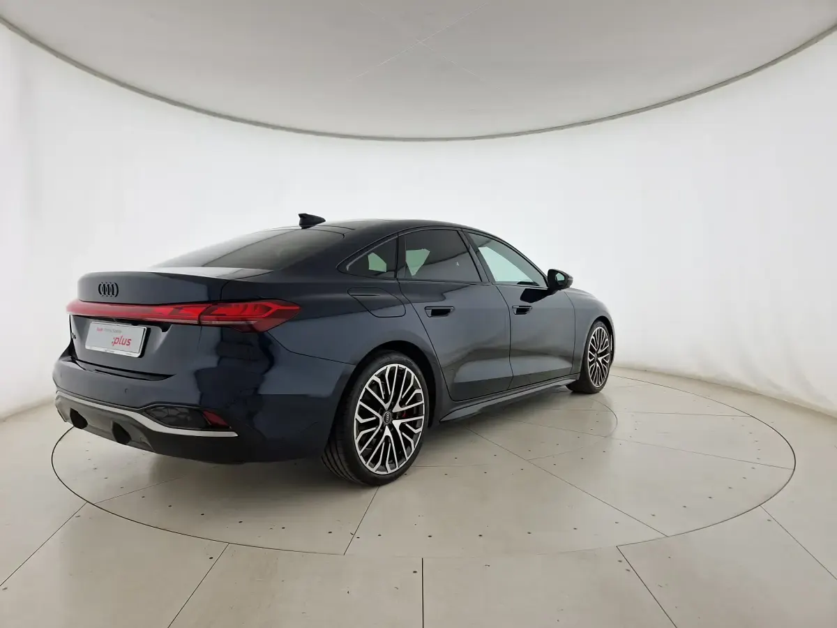 Nuova Audi A5 S-Line 204 CV (150 kW) 2025 Blu firmamento metallizzato Berlina