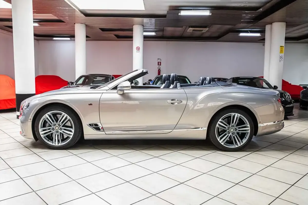 Usata Bentley Continental GT Convertible Mulliner 635 CV (467 kW) 2020 Extreme silver Cabrio