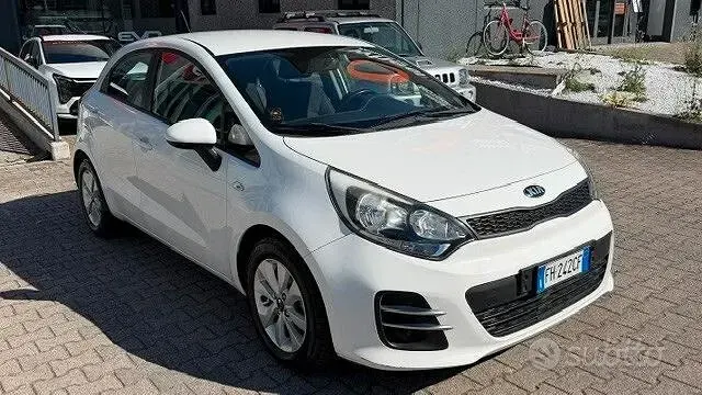 Usata Kia Rio Active 75 CV (55 kW) 2017 Bianco Berlina