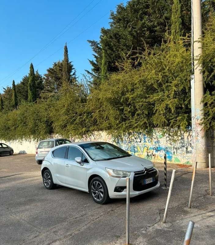 Usata 2012 Citroën DS4 So Chic Due volumi | 4000 € (Buon prezzo) - Immagine 1/4