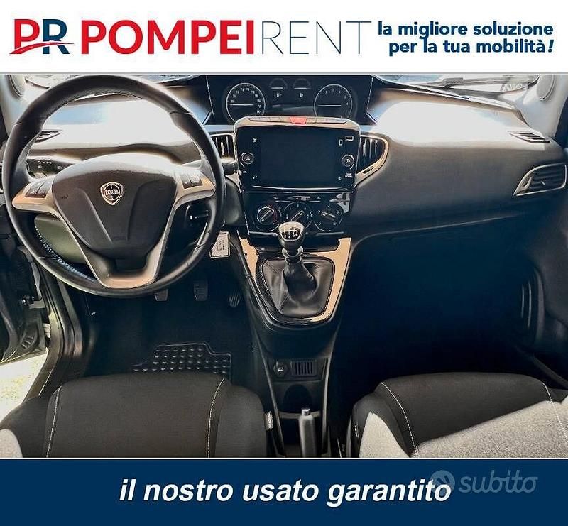 Usata Lancia Ypsilon Gold 70 CV (51 kW) 2022 Grigio Utilitaria