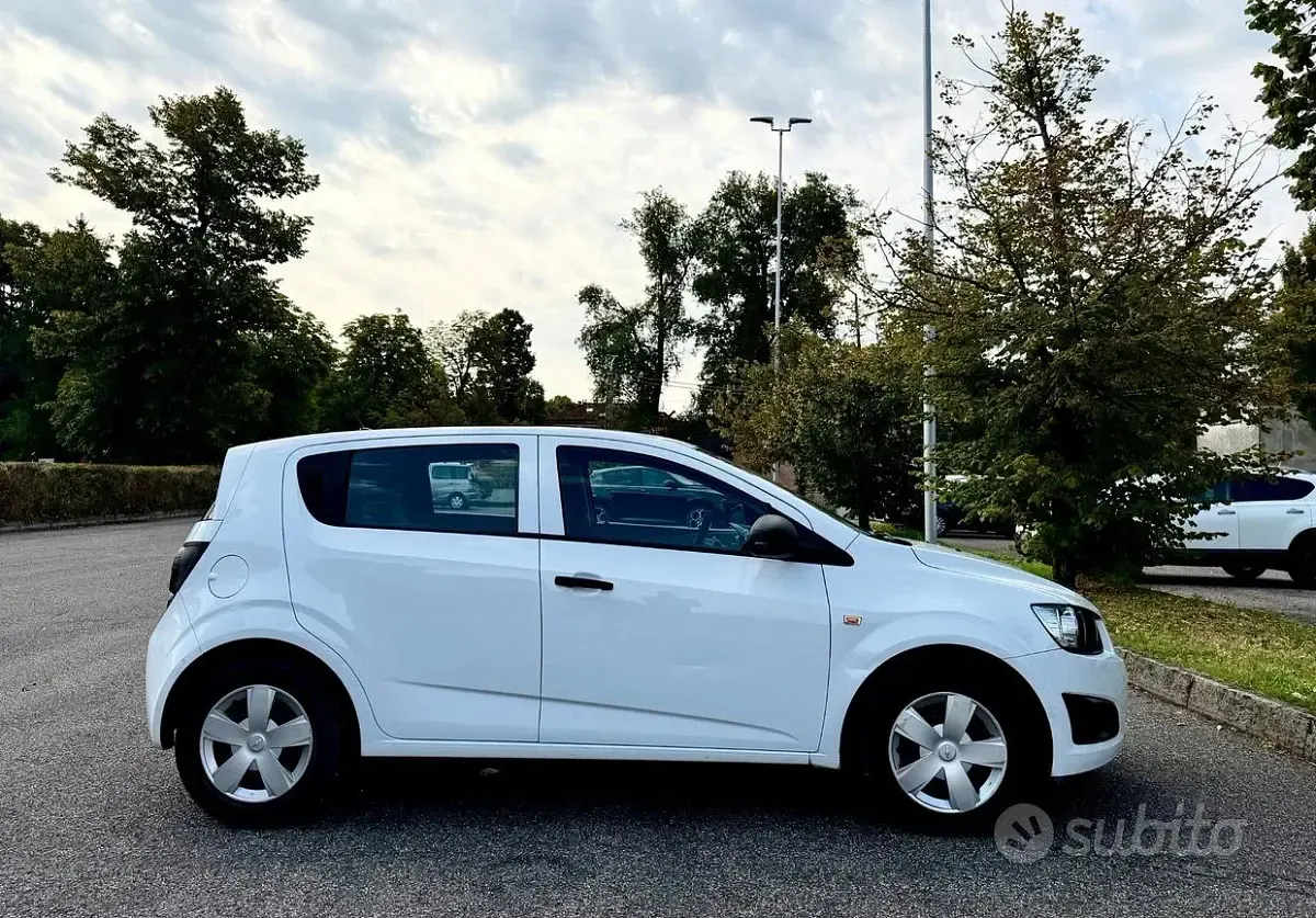 Usata Chevrolet Aveo LS 84 CV (61 kW) 2013 Bianco Berlina