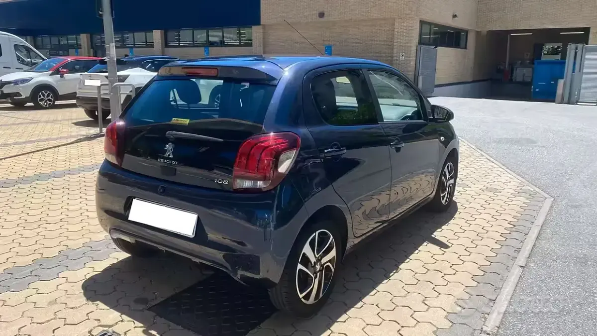 Usata Peugeot 108 Allure 69 CV (50 kW) 2017 Bluazzurro Utilitaria
